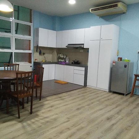 Xenia Homestay Kuching Kültér fotó
