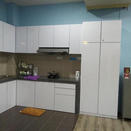 Xenia Homestay Kuching Kültér fotó
