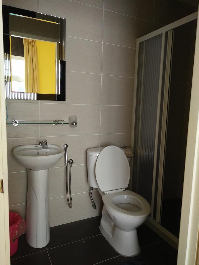 Xenia Homestay Kuching Kültér fotó