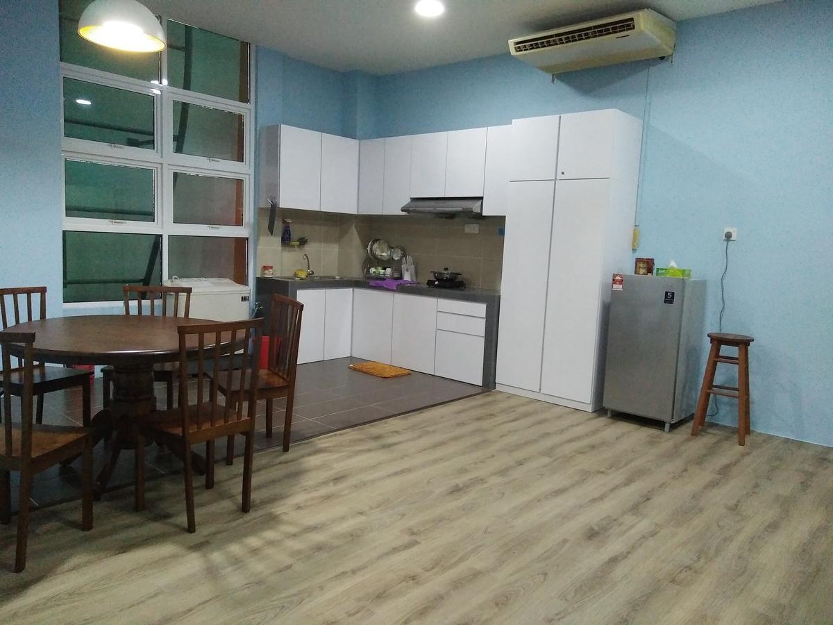 Xenia Homestay Kuching Kültér fotó